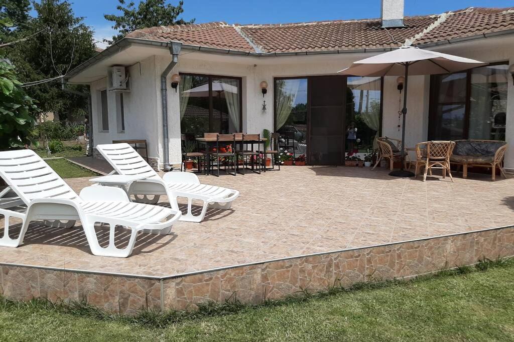 Guesthouse Oasis-Shabla Exterior photo
